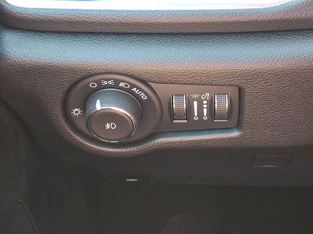 Thumbnail: 2025 Chrysler Pacifica - 27