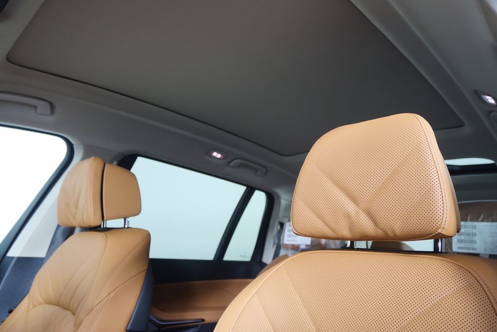 Thumbnail: 2026 BMW X7 - 11