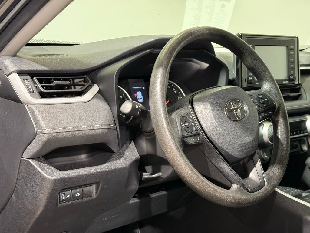 2022 Toyota RAV4 XLE 17