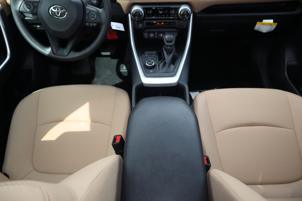 2025 Toyota RAV4 LE 16