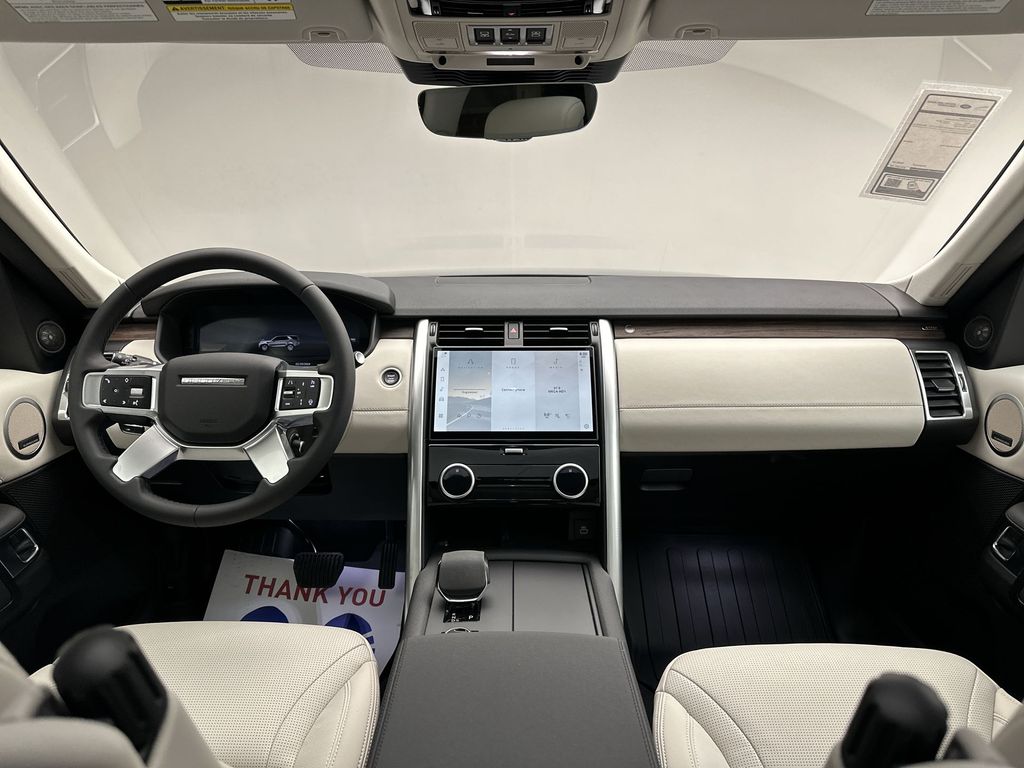 2024 Land Rover Discovery S 13