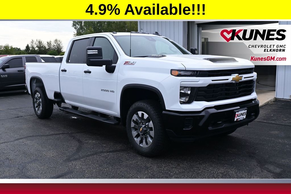 Summit White 2026 Chevrolet Silverado 2500HD Pickup Truck Four-Wheel Drive Automatic