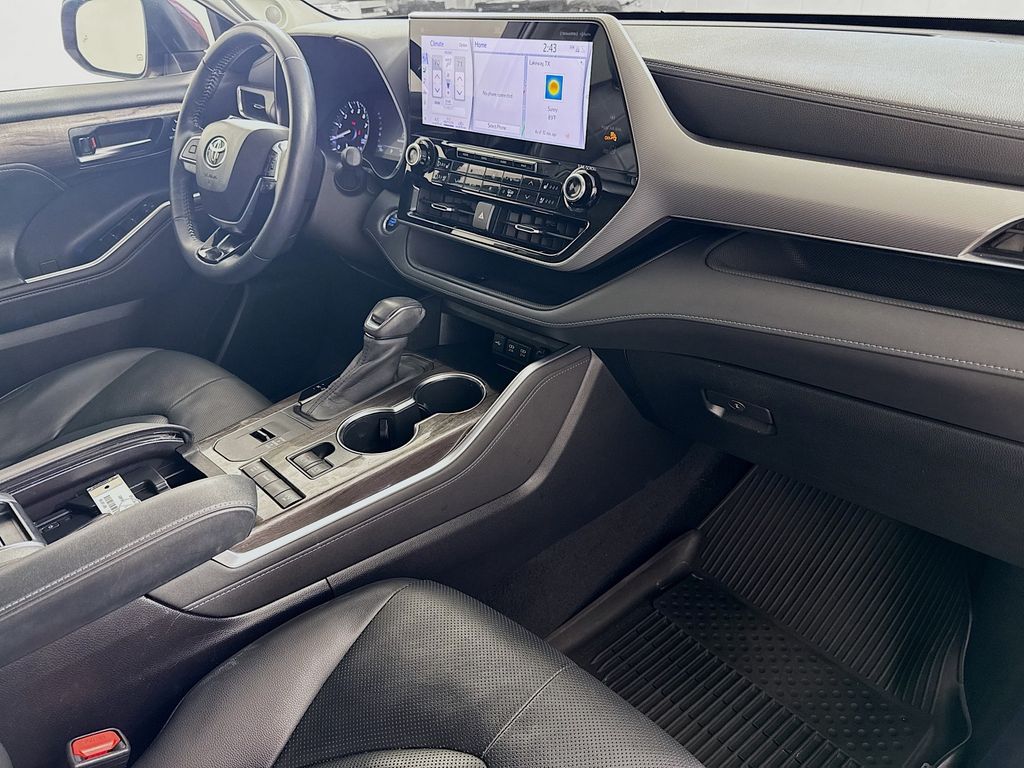 Thumbnail: 2020 Toyota Highlander - 29