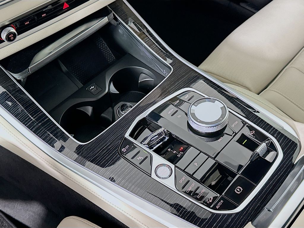 Thumbnail: 2026 BMW X5 - 15