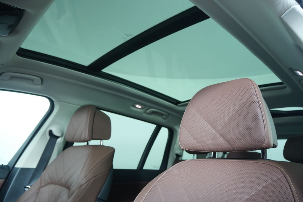 Thumbnail: 2025 BMW X7 - 12