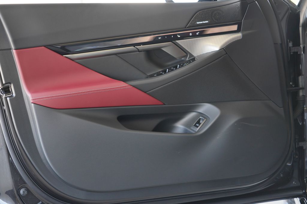 Thumbnail: 2027 BMW 5 Series - 9