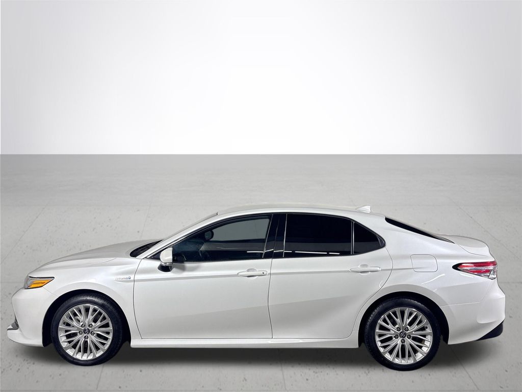 2020 Toyota Camry Hybrid XLE