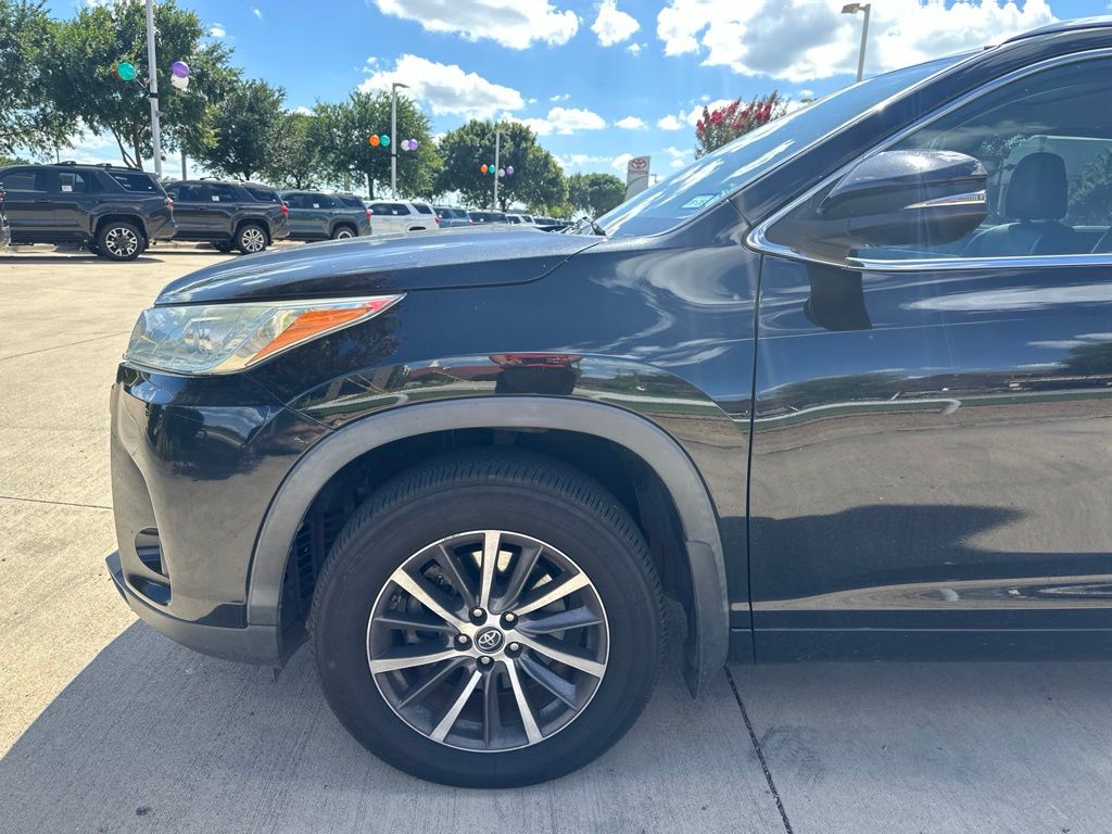 Midnight Black Metallic 2018 Toyota Highlander XLE AWD SUV / Crossover All-Wheel Drive 8-Speed Automatic