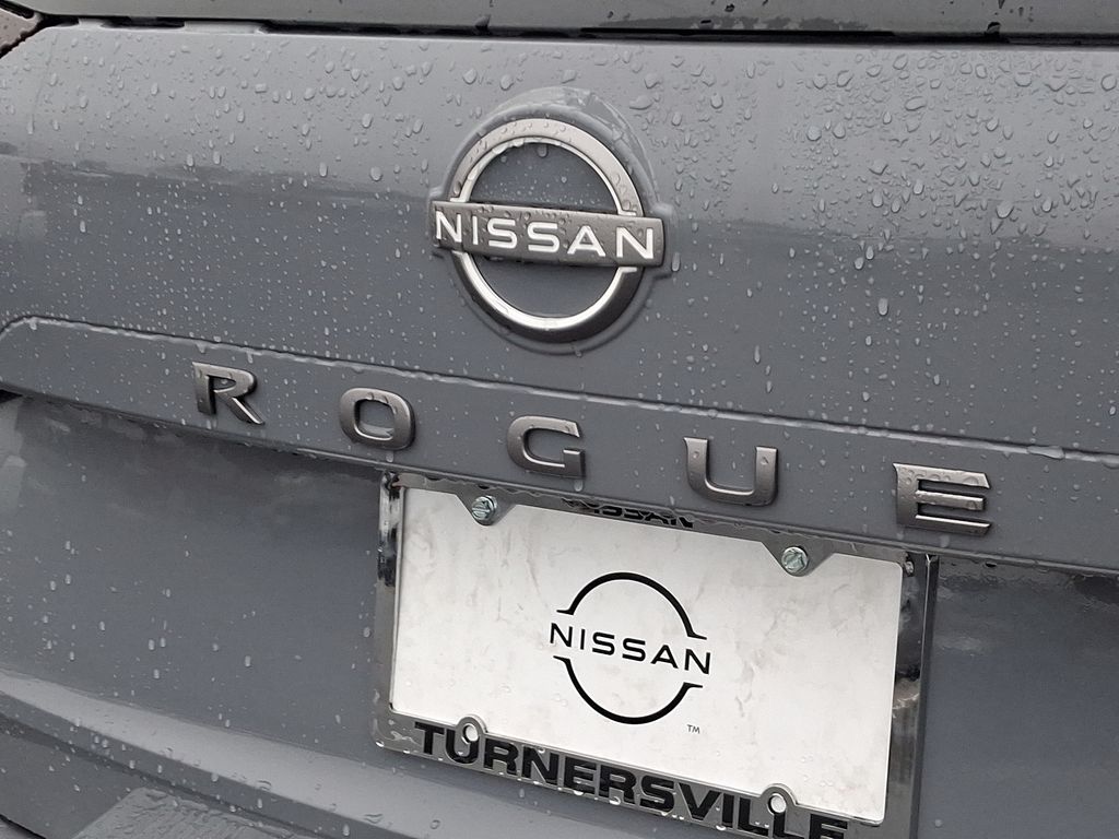 2025 Nissan Rogue Platinum 11