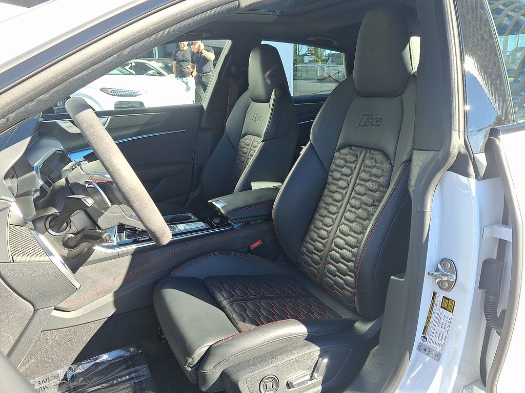 Thumbnail: 2023 Audi RS 7 - 13