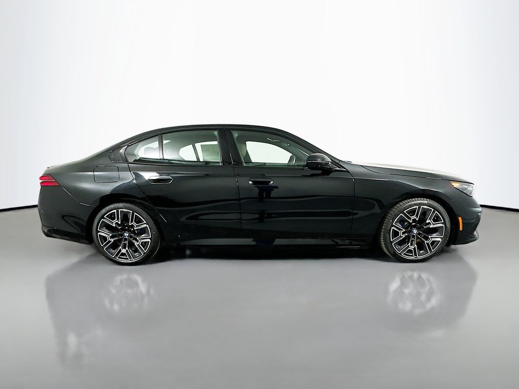 Thumbnail: 2027 BMW 5 Series - 4