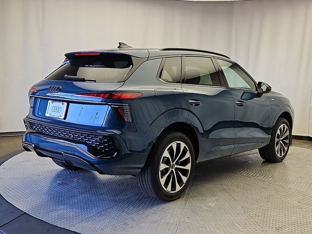 Thumbnail: 2026 Audi Q3 - 4
