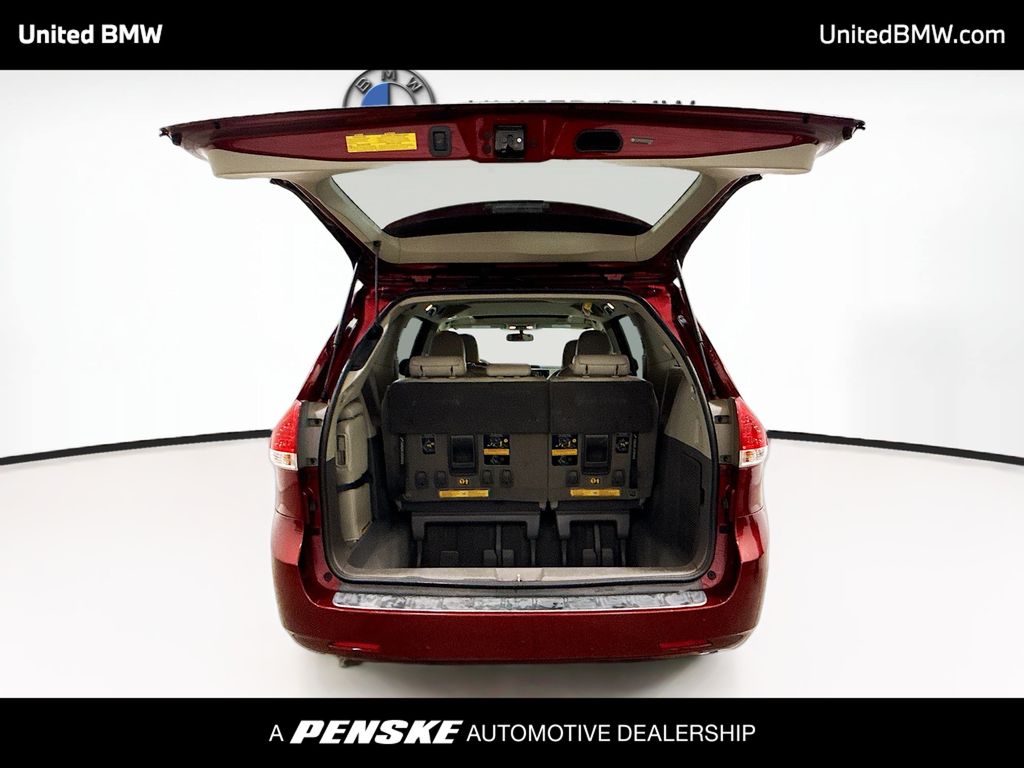 Thumbnail: 2011 Toyota Sienna - 14