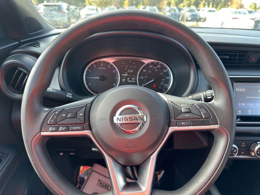 2020 Nissan Kicks S 34