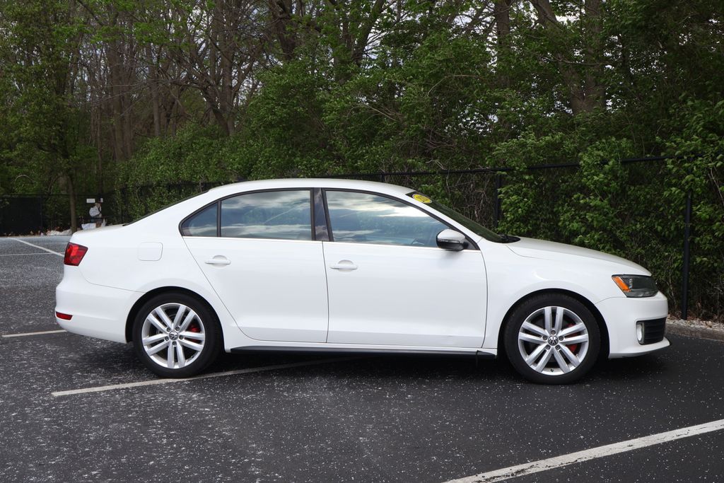 Thumbnail: 2013 Volkswagen Jetta - 9
