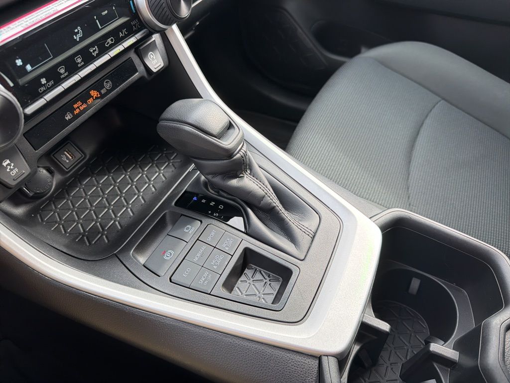 Thumbnail: 2024 Toyota RAV4 - 32