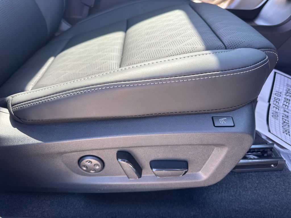 2025 Champagne Silver Metallic Nissan Murano Platinum AWD SUV