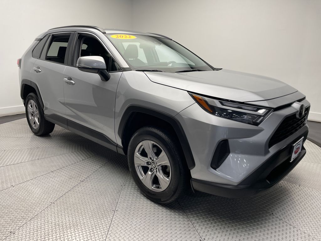 2022 Toyota RAV4 XLE 3