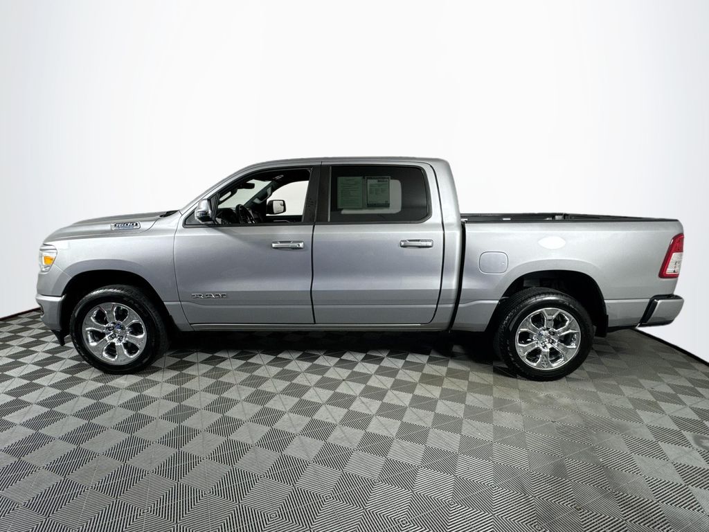View vehicle photo 4