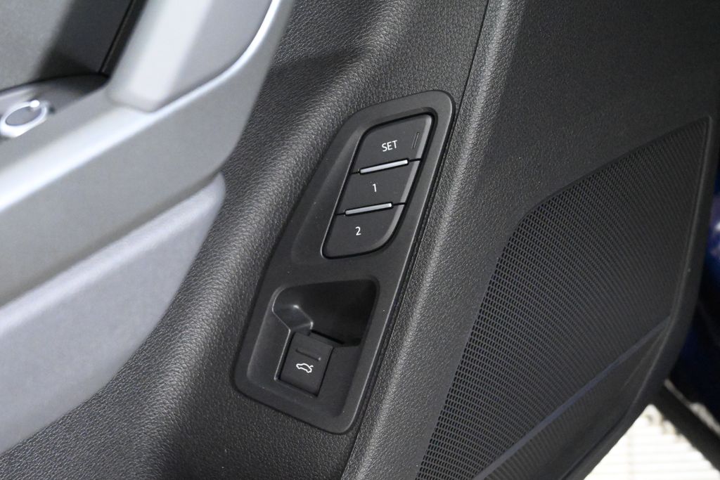 Thumbnail: 2025 Audi Q3 - 24