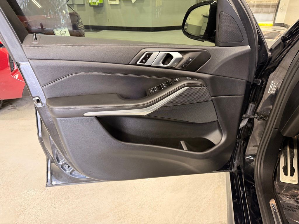 Thumbnail: 2022 BMW X5 - 10