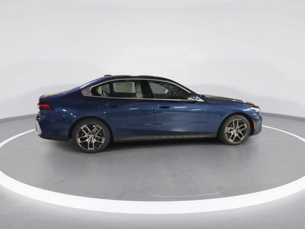 Thumbnail: 2026 BMW 5 Series - 9