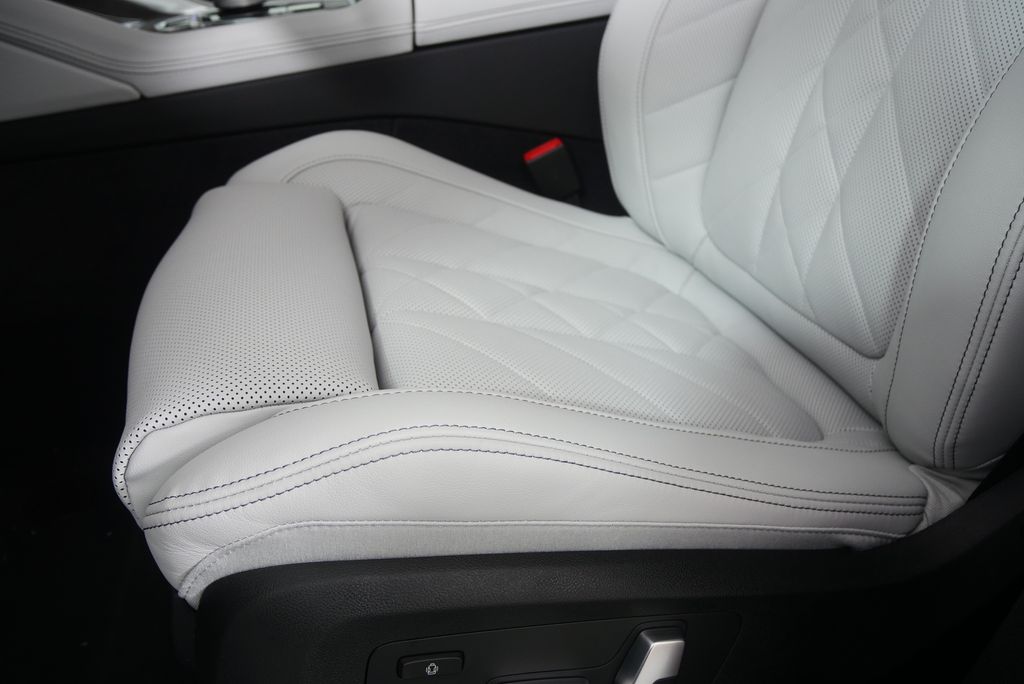 Thumbnail: 2027 BMW X6 - 9