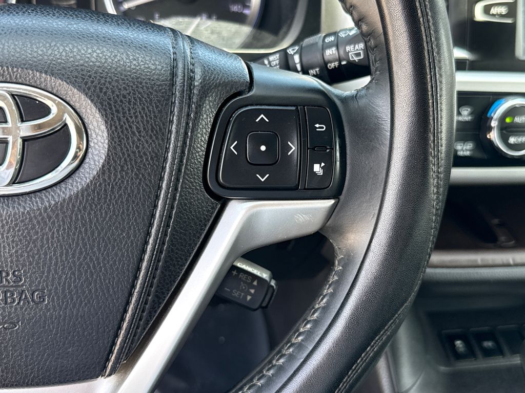 Used 2015 Black Toyota XLE V6 image 15