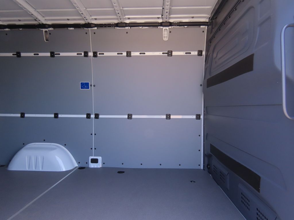 2025 Mercedes-Benz Sprinter 2500 26