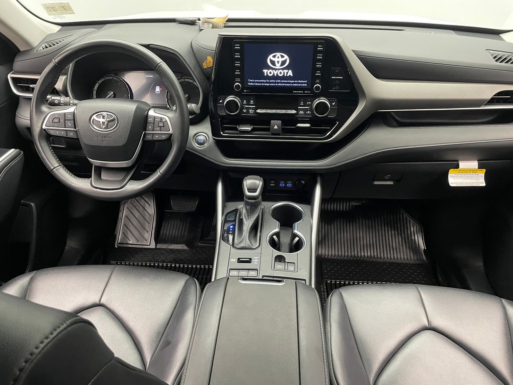Thumbnail: 2022 Toyota Highlander - 28
