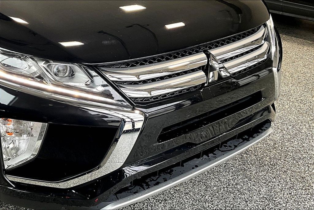 Used 2020 Black Mitsubishi SE image 29