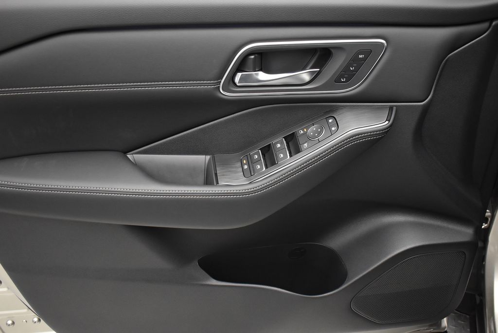 Thumbnail: 2026 Nissan Rogue - 10