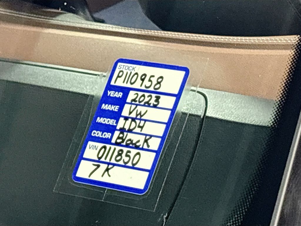 2023 Volkswagen ID.4 Pro