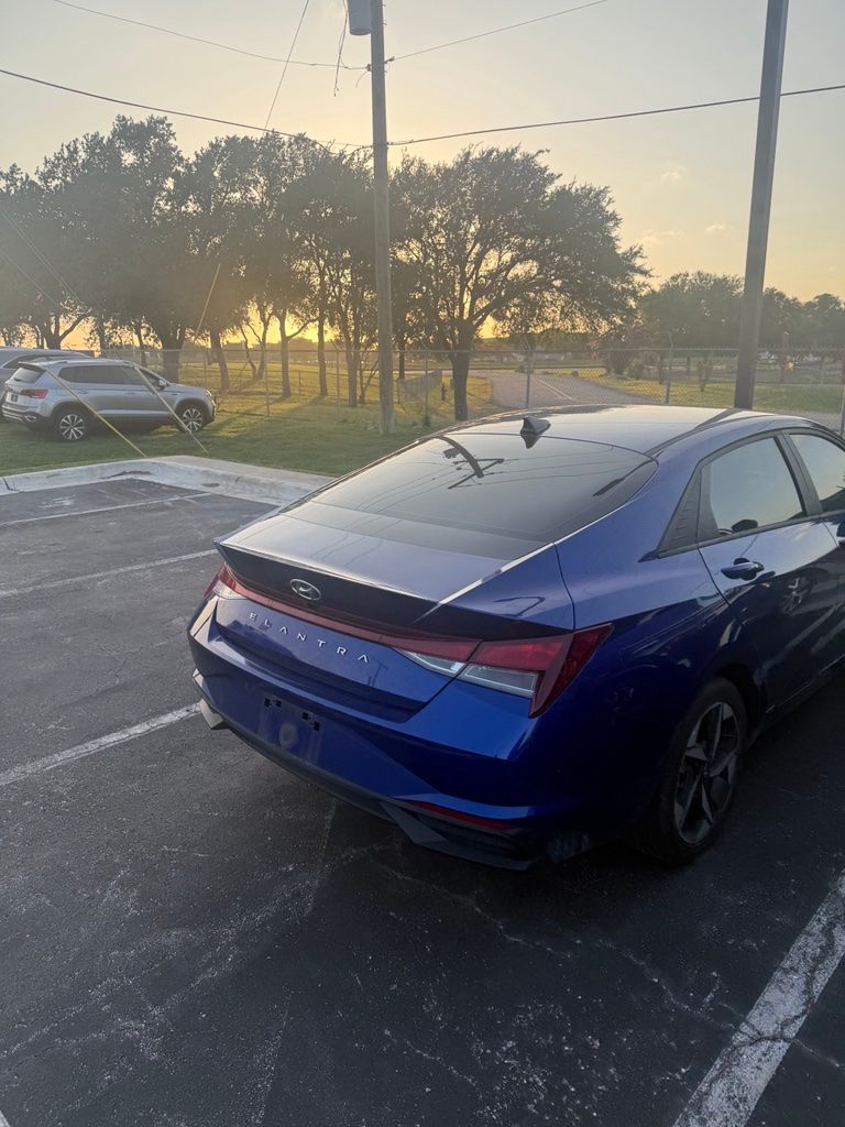 Thumbnail: 2023 Hyundai Elantra - 11