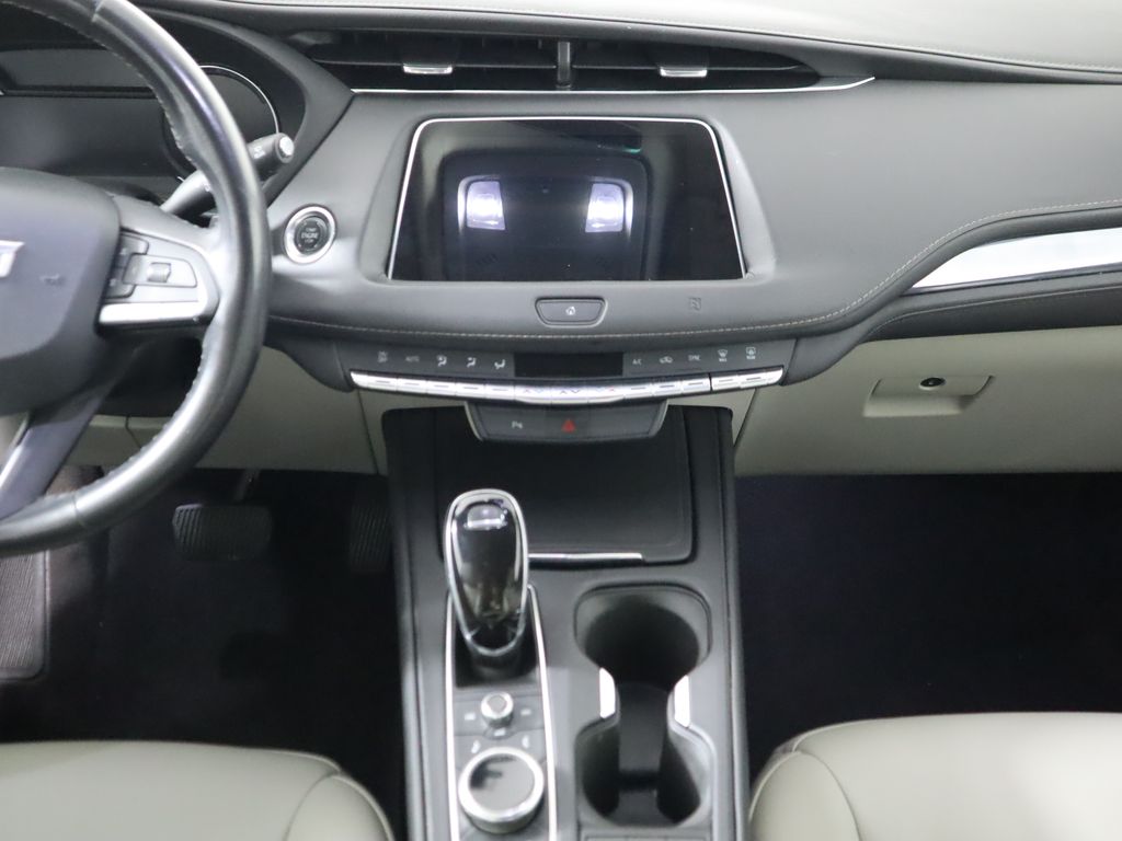 Thumbnail: 2020 Cadillac XT4 - 14