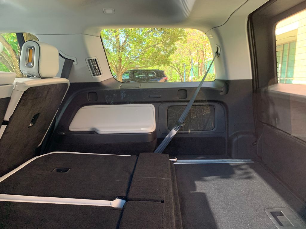 Thumbnail: 2025 Rivian R1S - 11