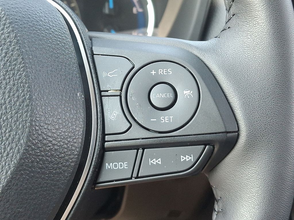 2024 Toyota RAV4 XLE 23