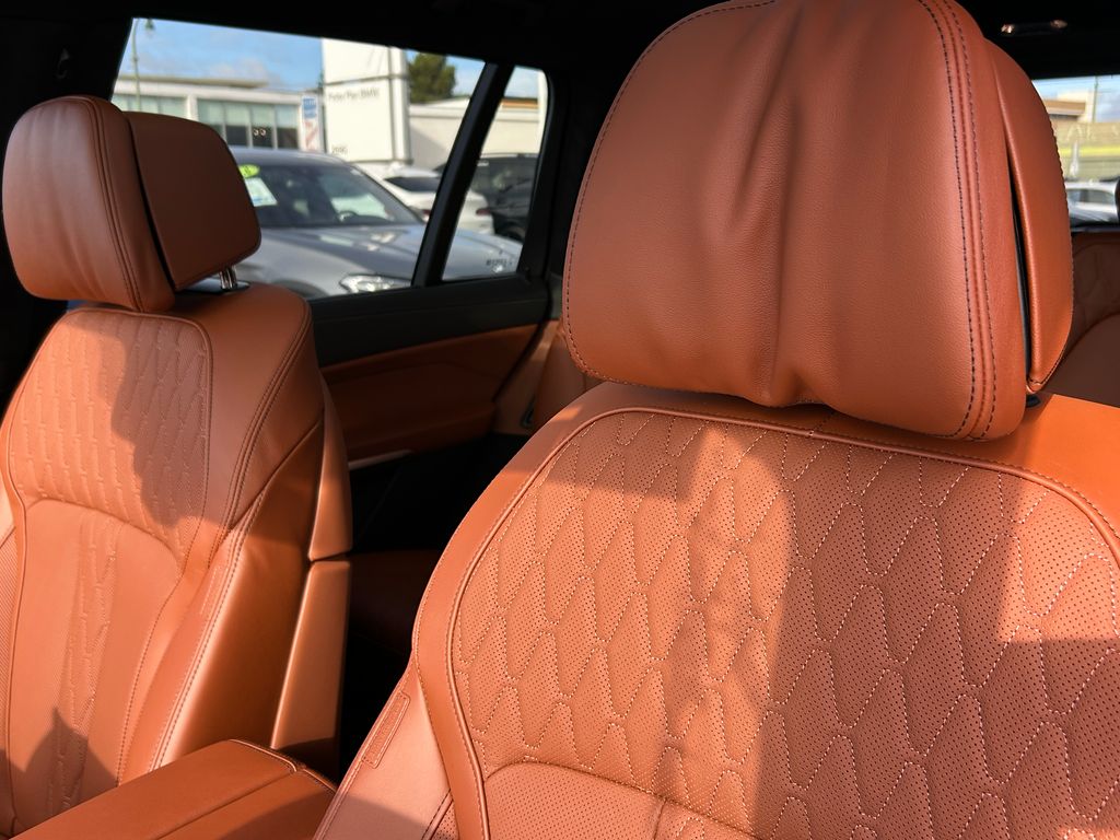 Thumbnail: 2026 BMW X7 - 14