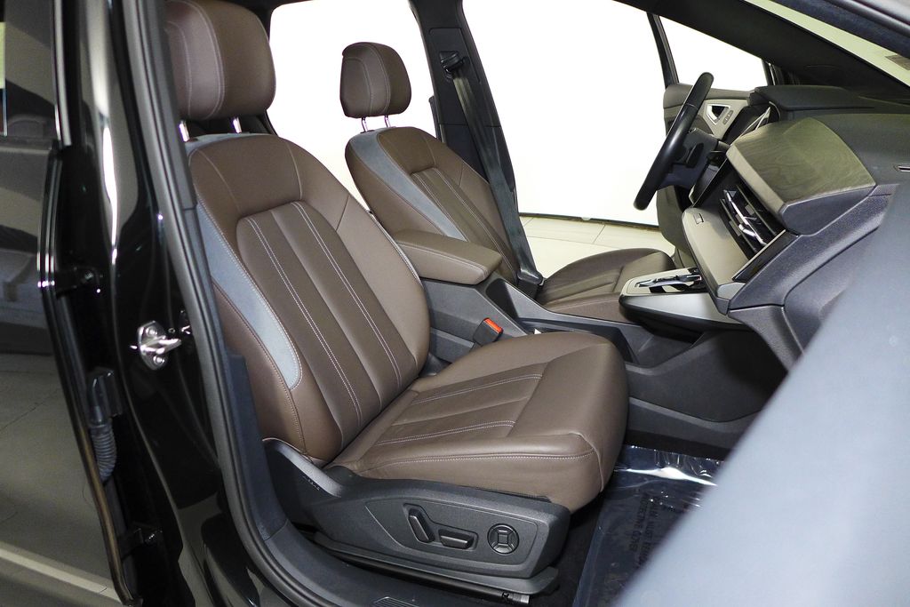 Thumbnail: 2024 Audi Q4 e-tron - 19