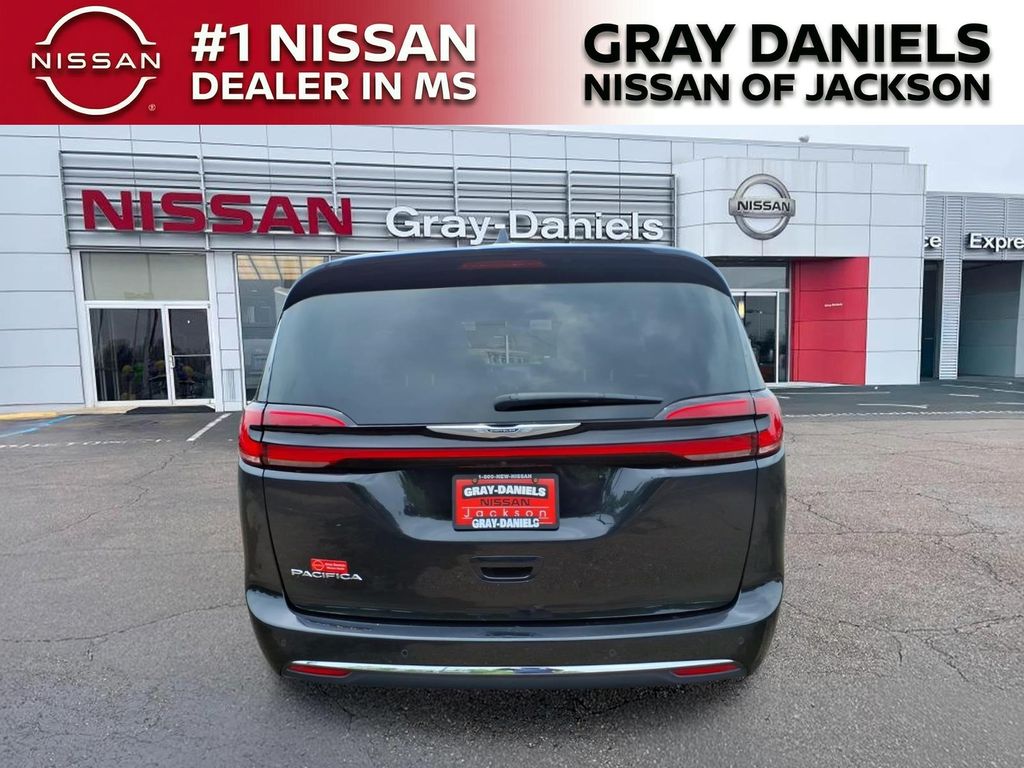 Used 2022 Chrysler Pacifica Van