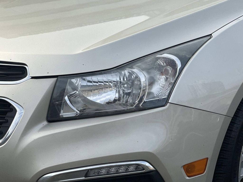 Thumbnail: 2016 Chevrolet Cruze - 3