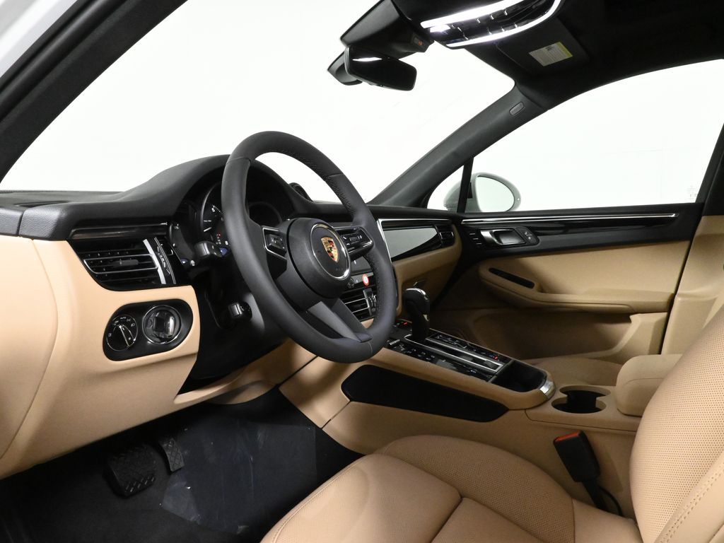 Thumbnail: 2025 Porsche Macan - 4