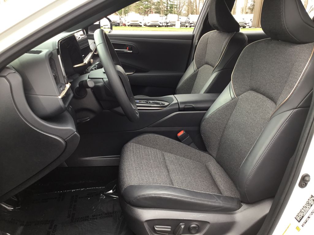 Thumbnail: 2023 Toyota Crown - 14