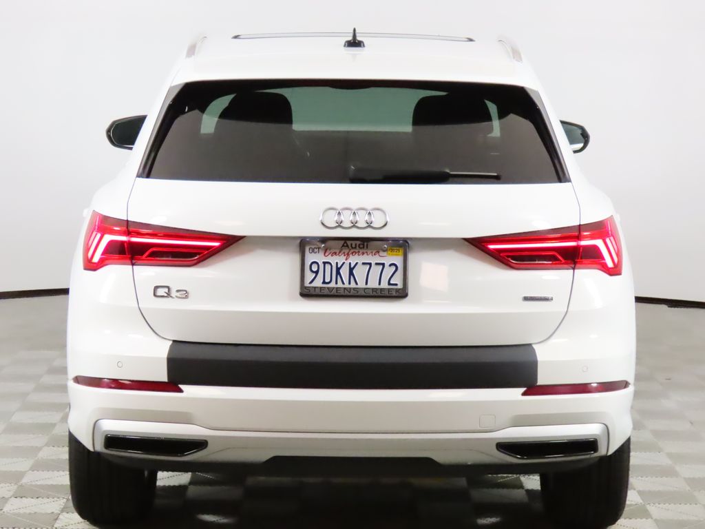 Thumbnail: 2022 Audi Q3 - 4