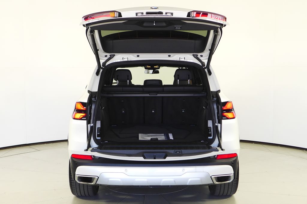 Thumbnail: 2026 BMW X5 - 10
