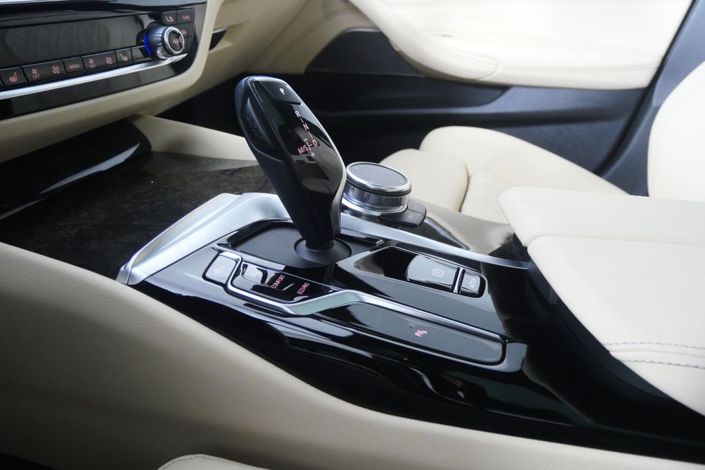 Thumbnail: 2023 BMW 5 Series - 25