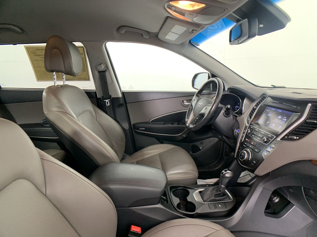 2018 Hyundai Santa Fe SE 24