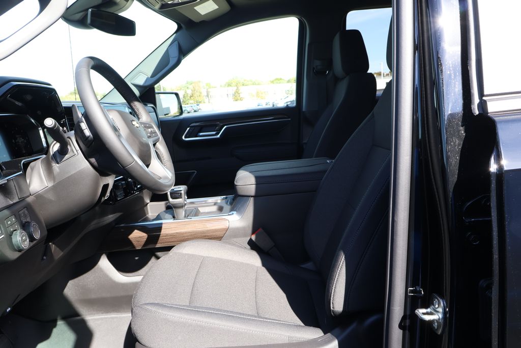 Thumbnail: 2026 Chevrolet Silverado 1500 - 14