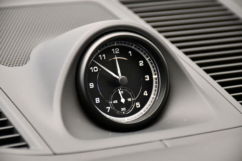 Thumbnail: 2025 Porsche Macan - 21