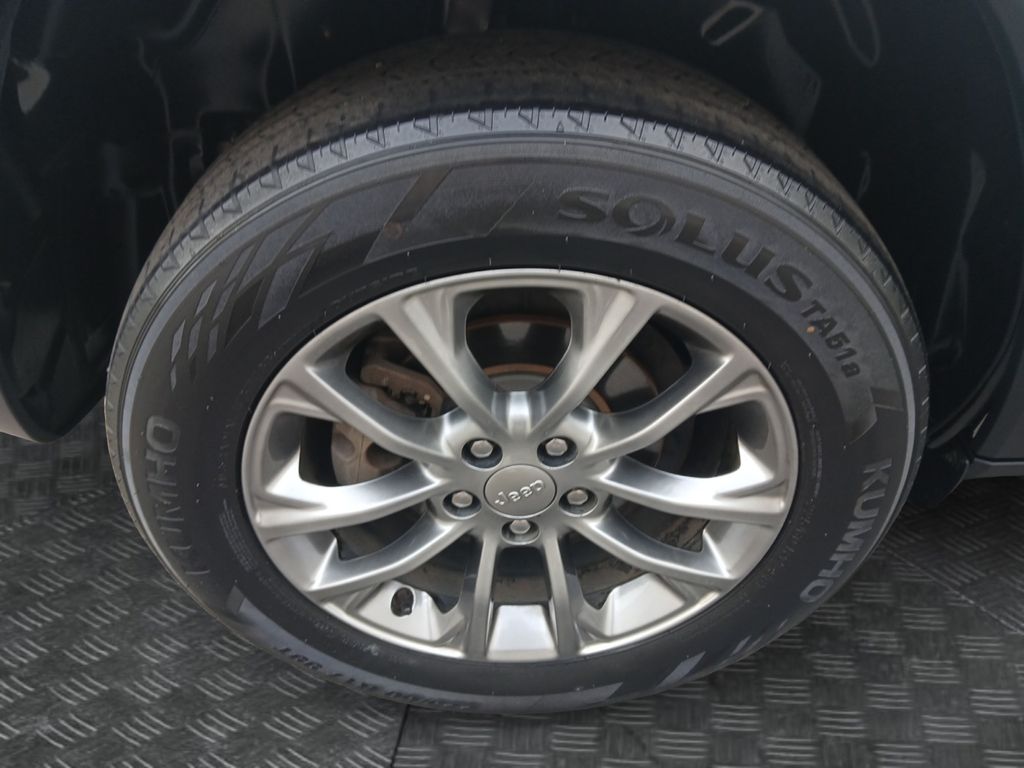 Used Car 2019 Jeep Cherokee  Latitude Plus For Sale Under $20,000 In Austin, Texas